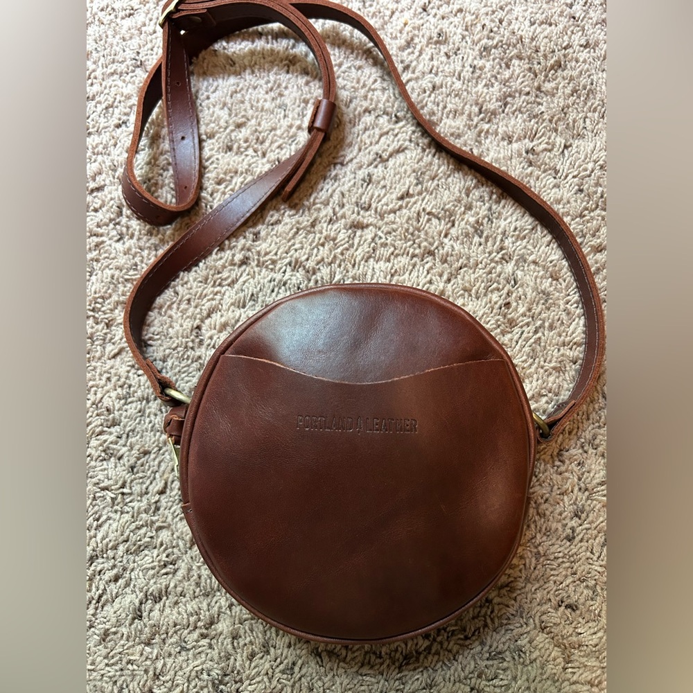 NWOT Portland Leather Small Circle Crossbody Bag Cognac